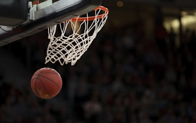 NBA篮球明星在2026赛季比赛中精彩扣篮瞬间